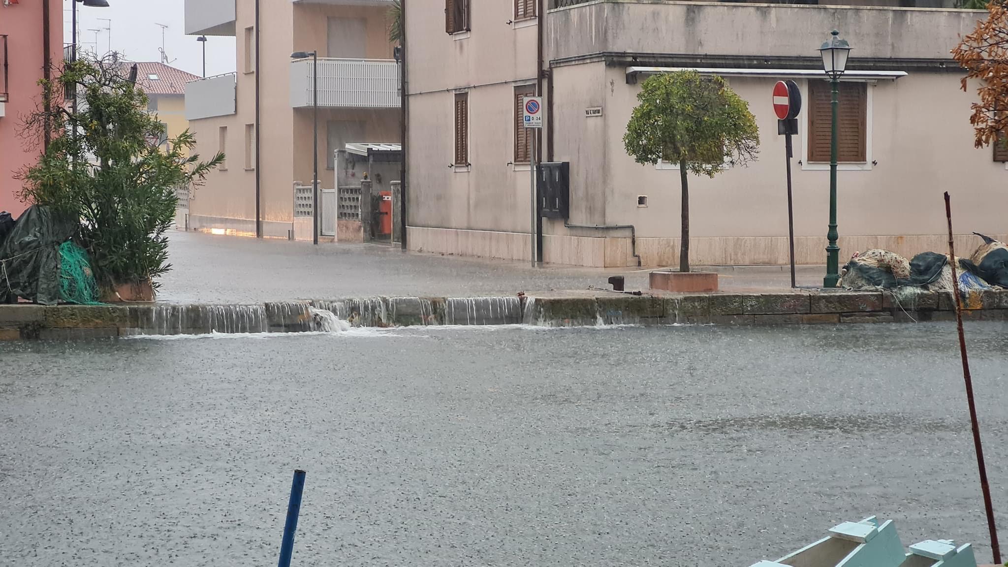 Forte maltempo a Grado, strade sott'acqua su tutta l'isola